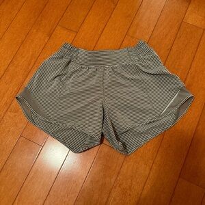 size 6 lululemon hotty hot 4” short